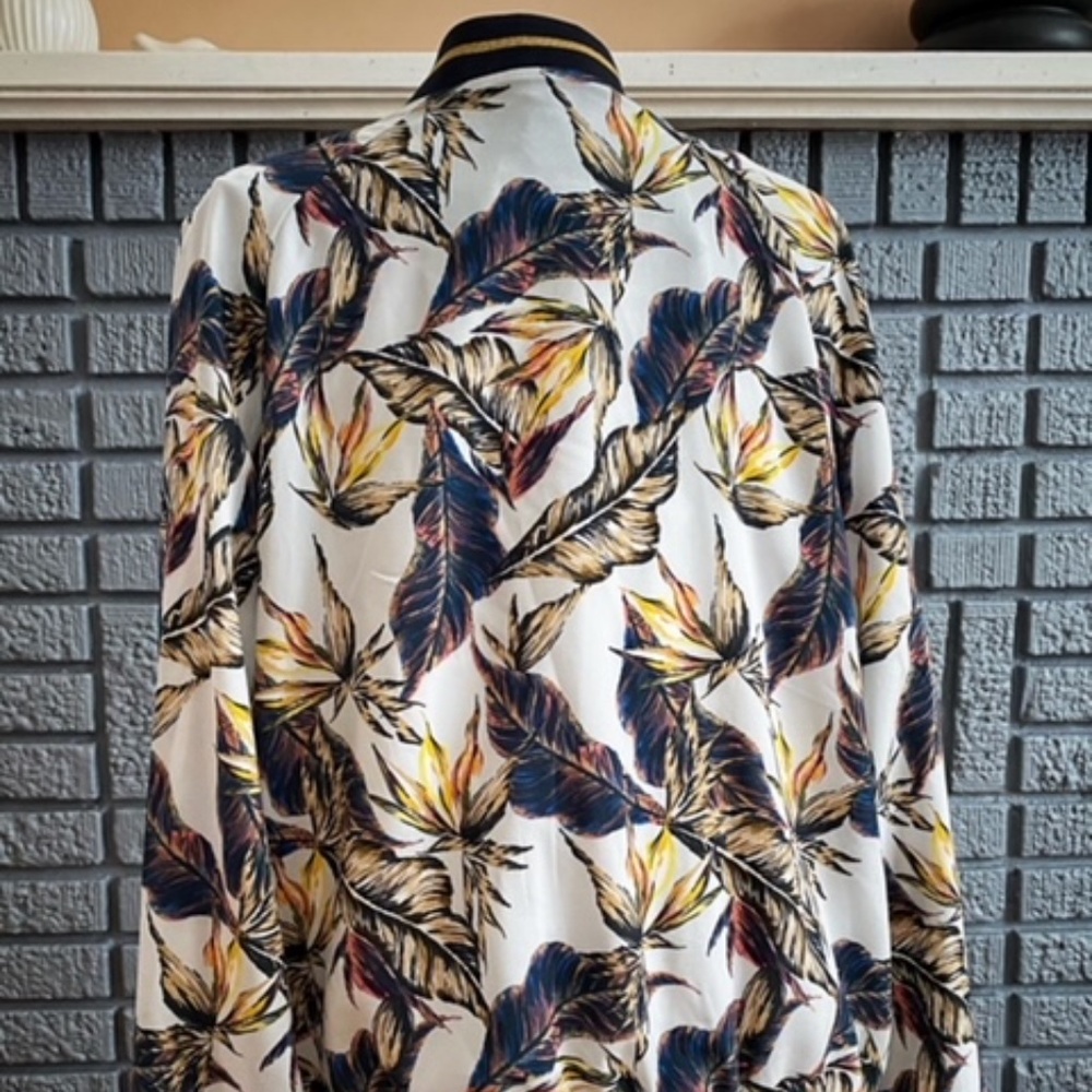 Light Printed Jacket - Picture 2 of 4